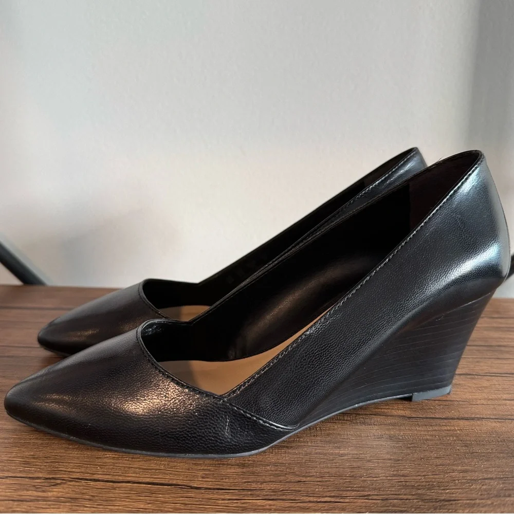 Franco Sarto Frankie Black Leather Wedge Pump - Size 6 Wide - Picture 5 of 7